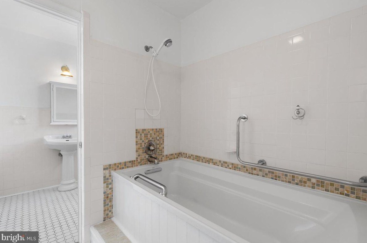 9123 Atlantic Ave, Holland Point MD 20714-4049 exterior