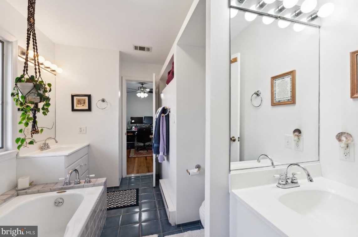 931 Warner Dr, Huntingtown MD 20639-9774 exterior