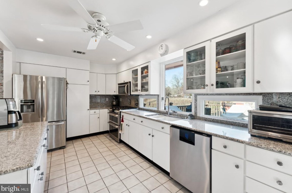 931 Warner Dr, Huntingtown MD 20639-9774 exterior