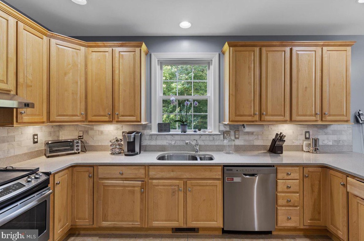 9580 Covenant Ct, Owings MD  20736-3334 exterior