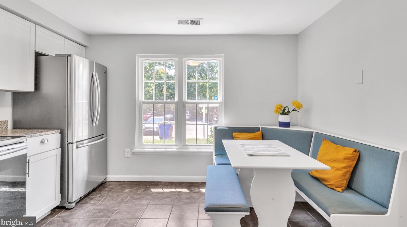 1572 Pin Oak Dr, Waldorf MD  20601-3587 exterior