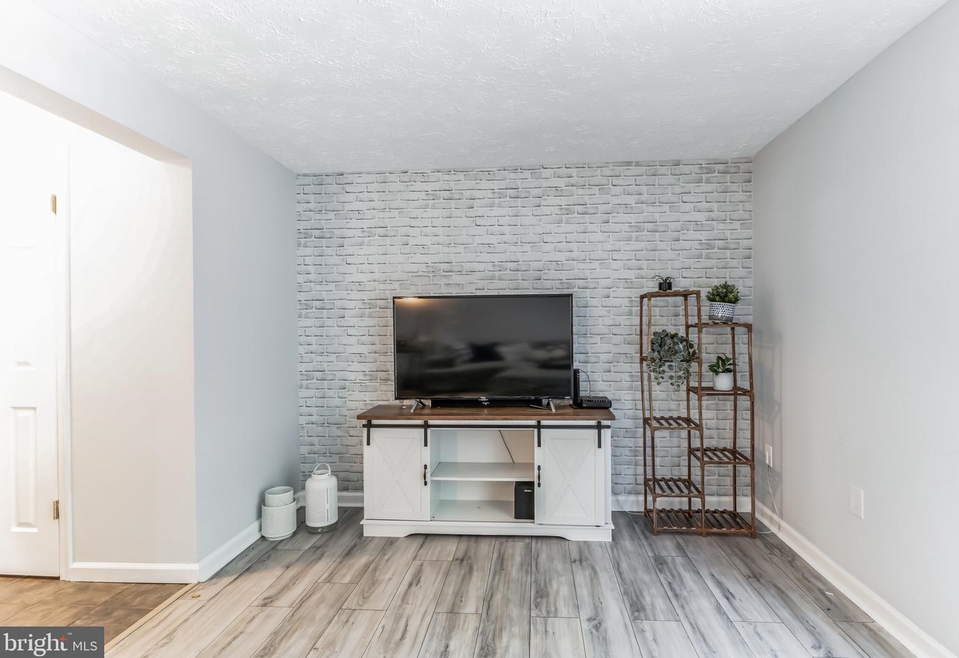 1572 Pin Oak Dr, Waldorf MD  20601-3587 exterior