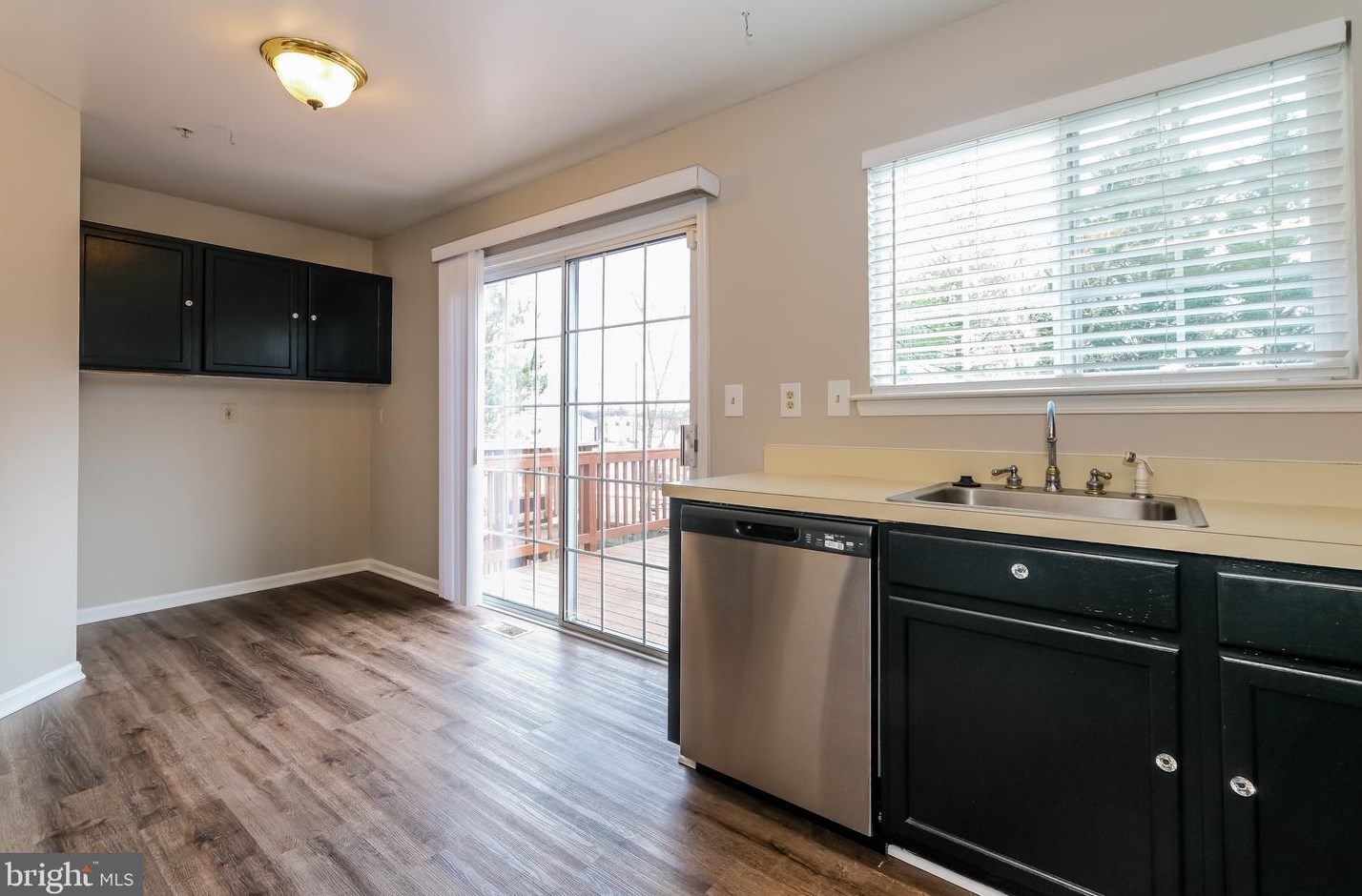 2542 Enterprise Pl, Waldorf MD  20601-4941 exterior