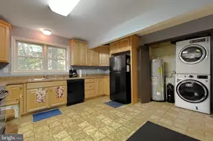 9642 Charles St, La Plata, MD 20646 - Photo 5