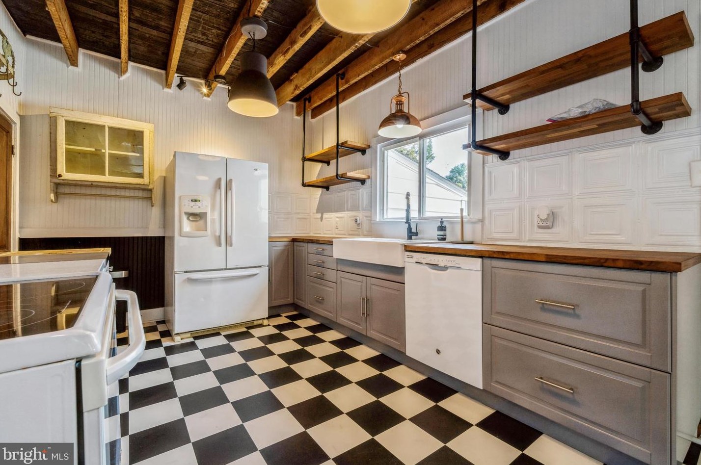 212 Maple Ave, Ridgely MD  21660-1911 exterior