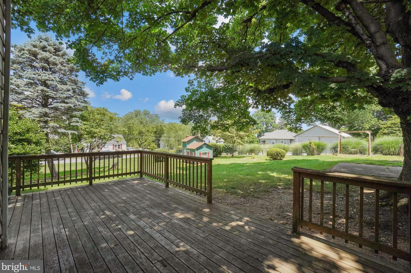 303 Park Ave, Mount Airy MD  21771-5470 exterior