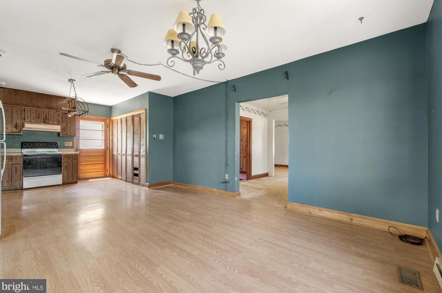 303 Park Ave, Mount Airy MD  21771-5470 exterior