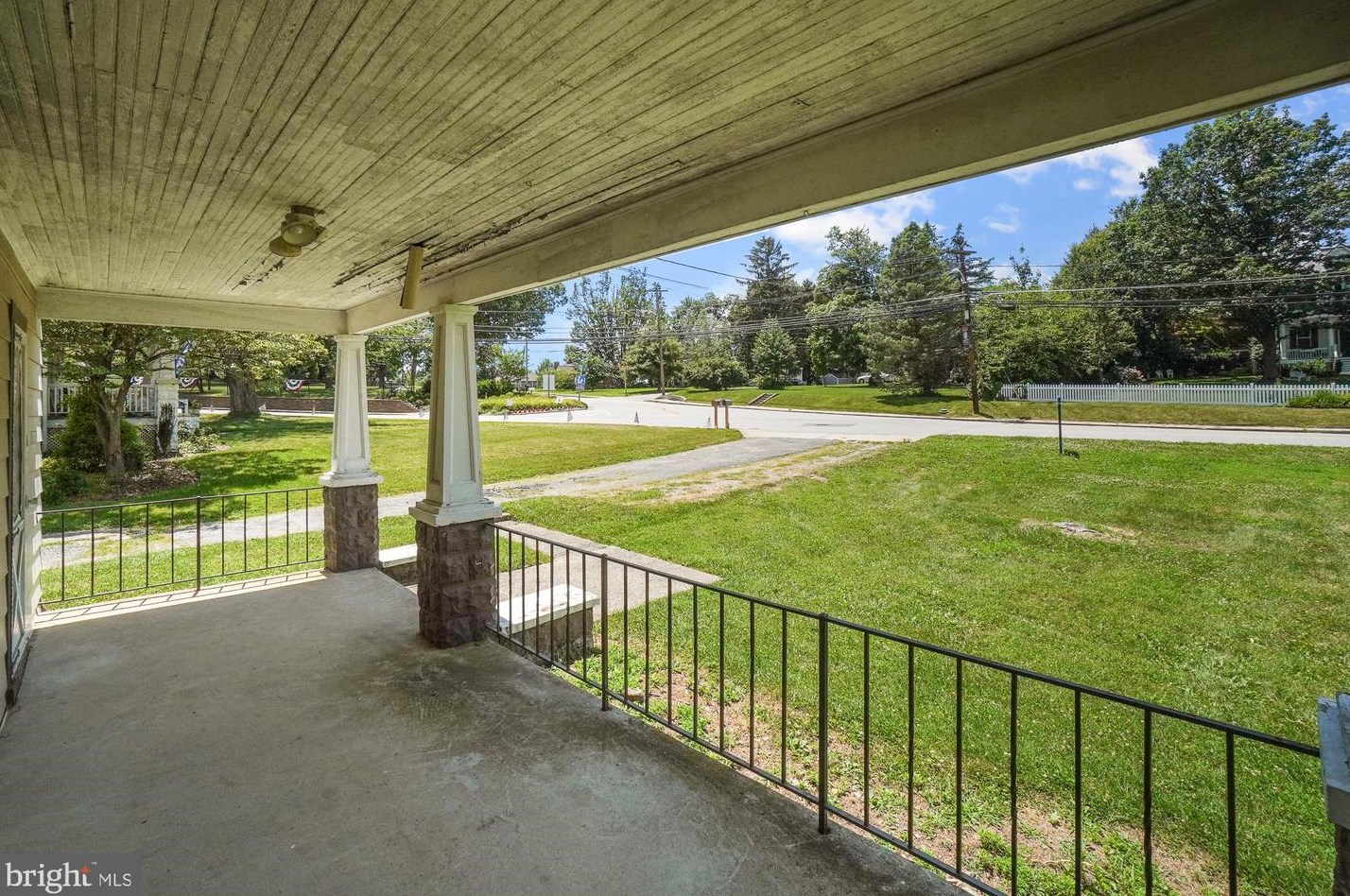 303 Park Ave, Mount Airy MD  21771-5470 exterior