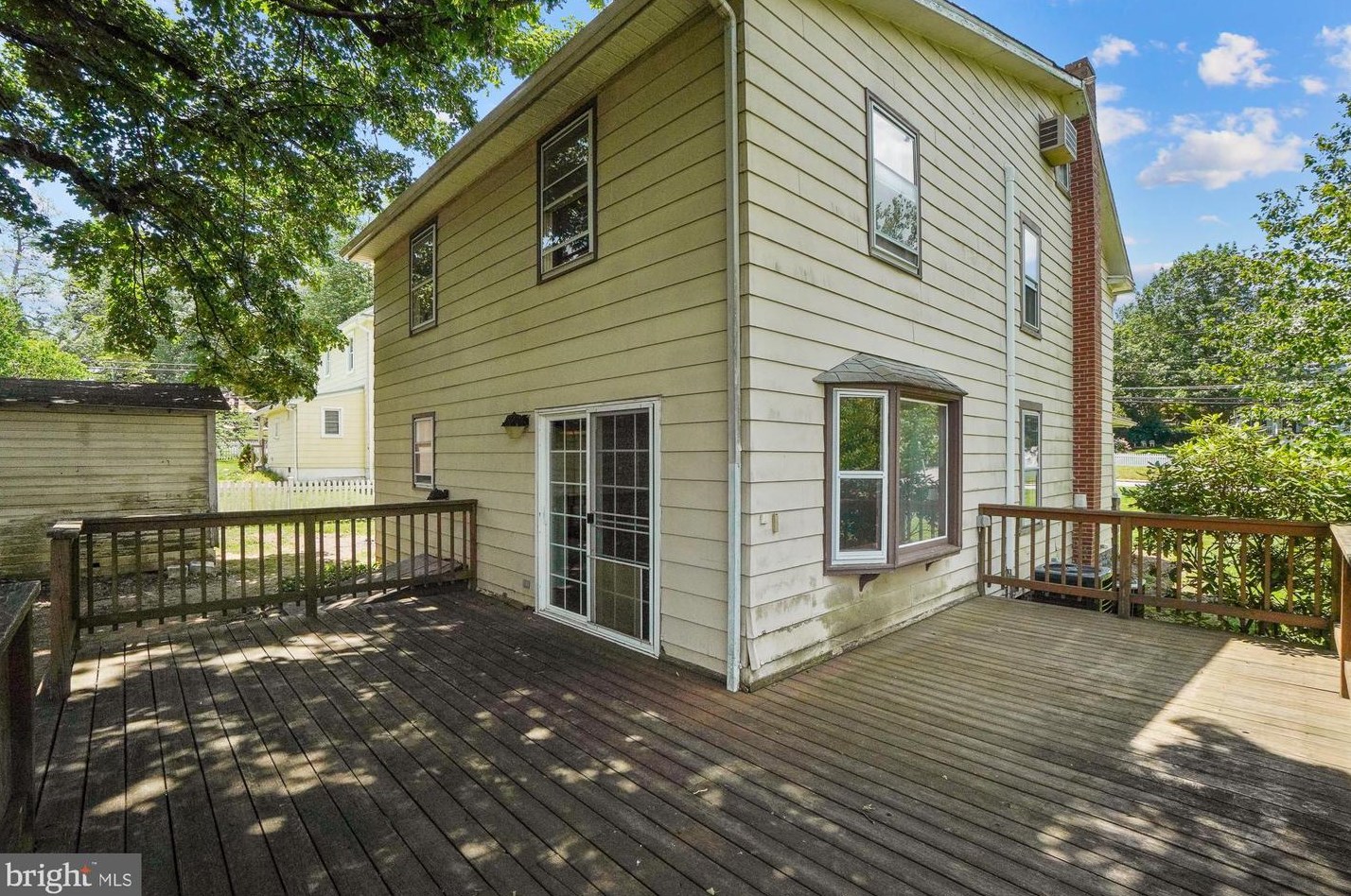 303 Park Ave, Mount Airy MD  21771-5470 exterior