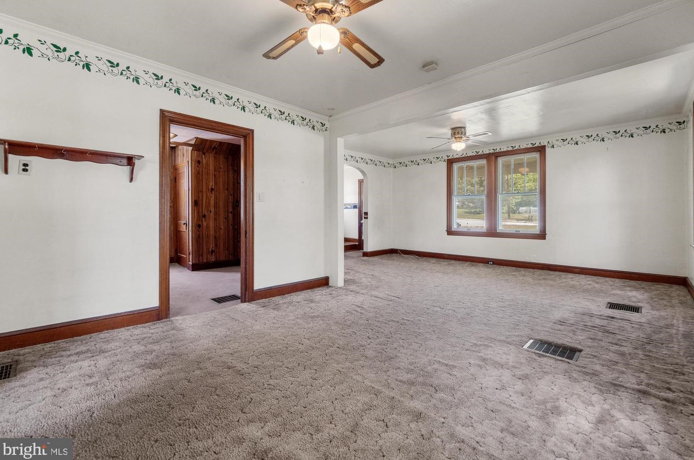 303 Park Ave, Mount Airy MD  21771-5470 exterior