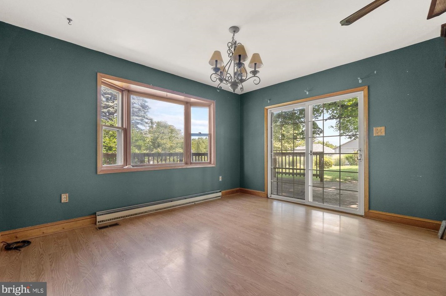 303 Park Ave, Mount Airy MD  21771-5470 exterior