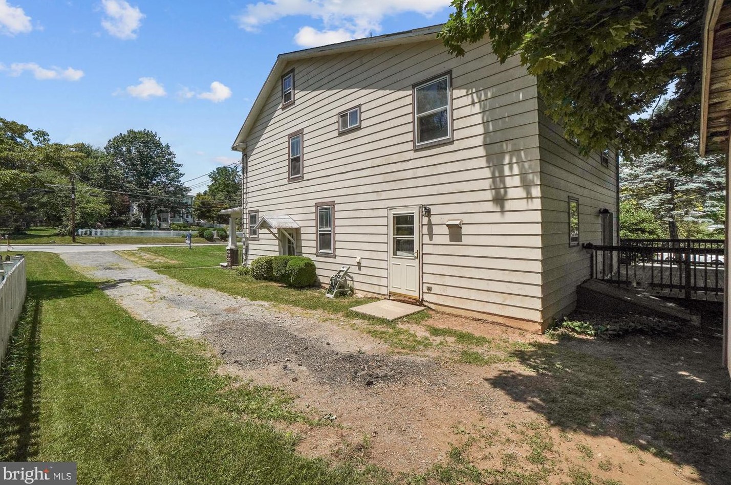 303 Park Ave, Mount Airy MD  21771-5470 exterior