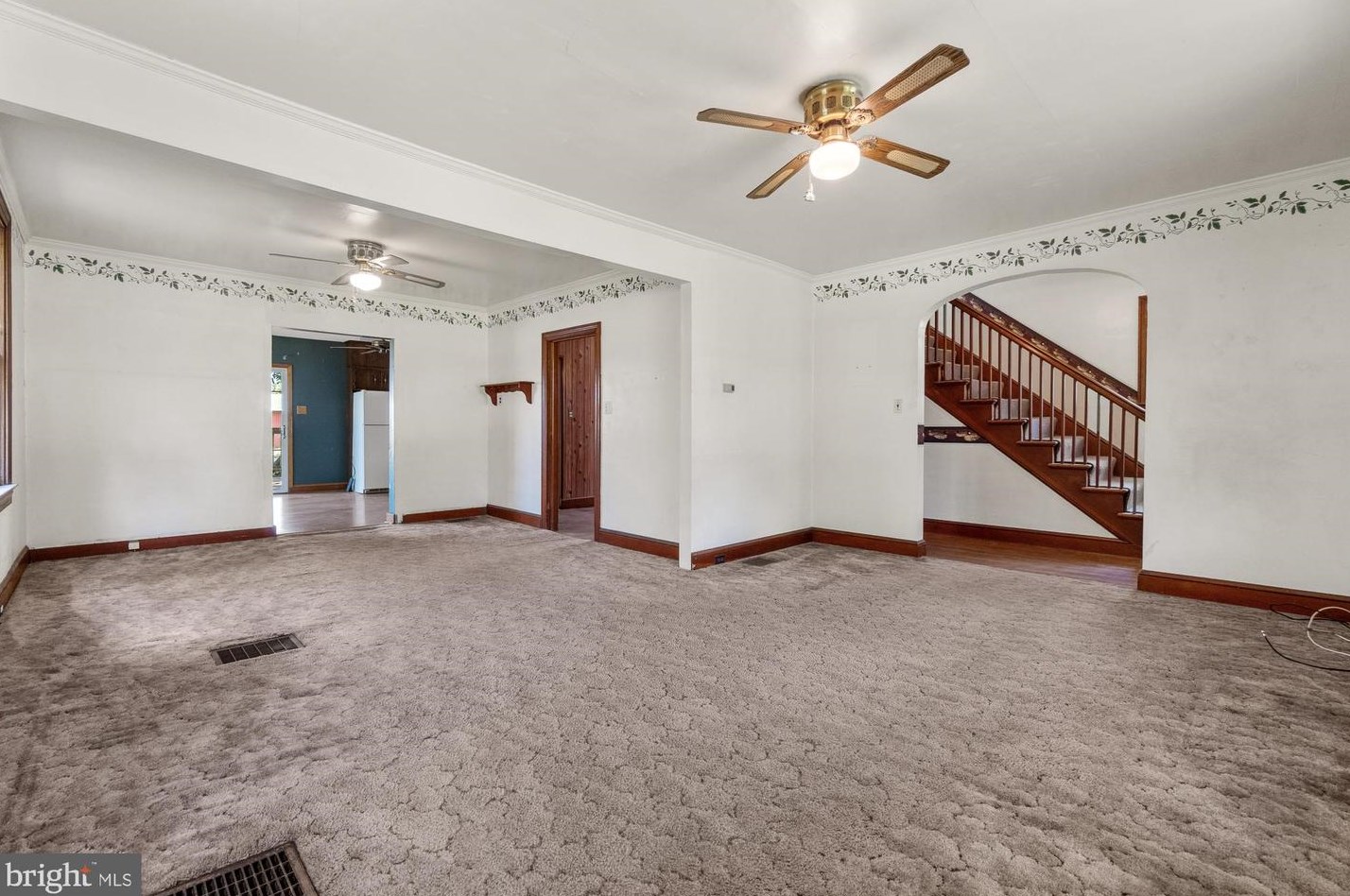 303 Park Ave, Mount Airy MD  21771-5470 exterior