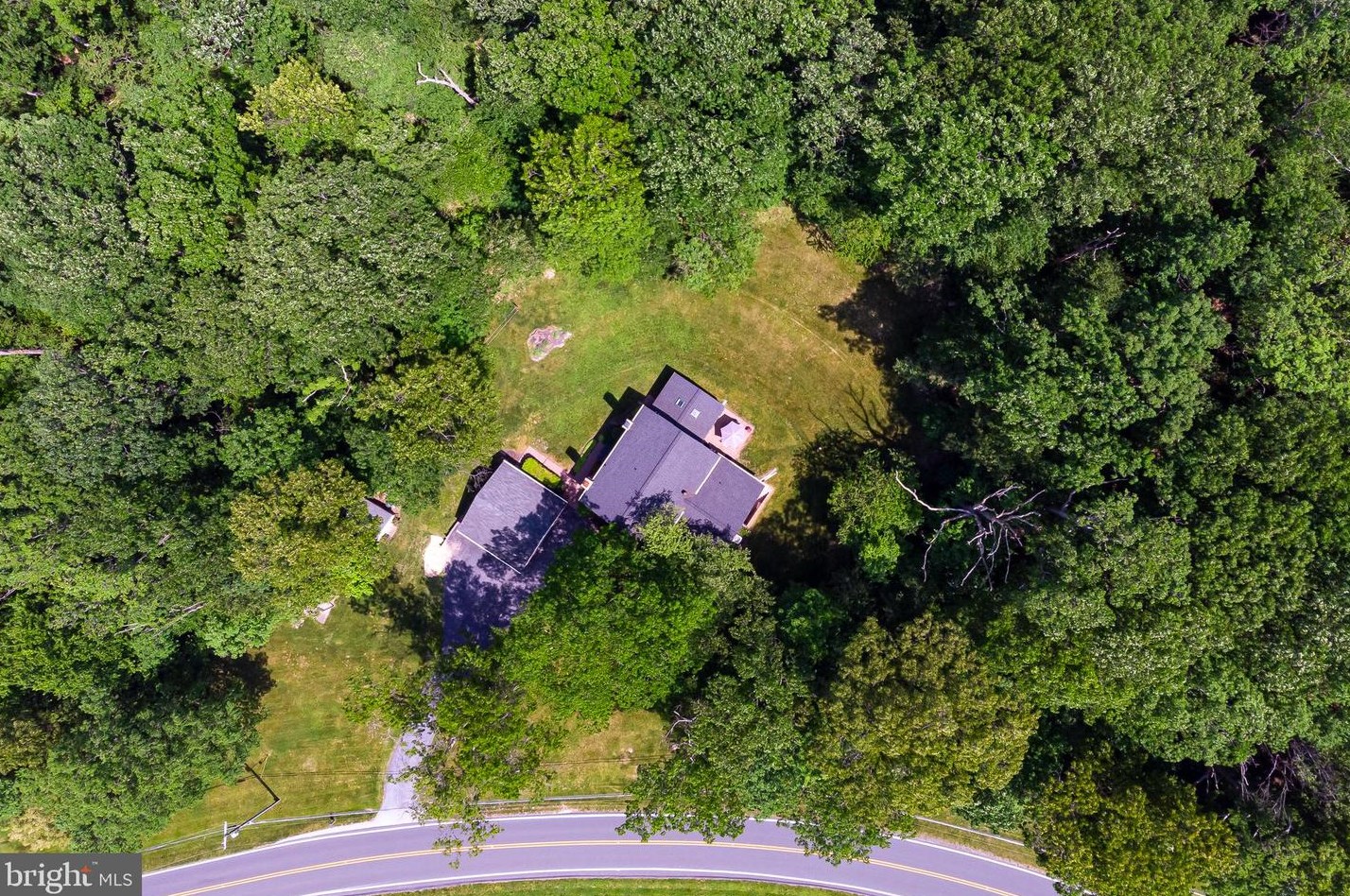 6111 Cabbage Spring Rd, Mount Airy MD  21771-8004 exterior