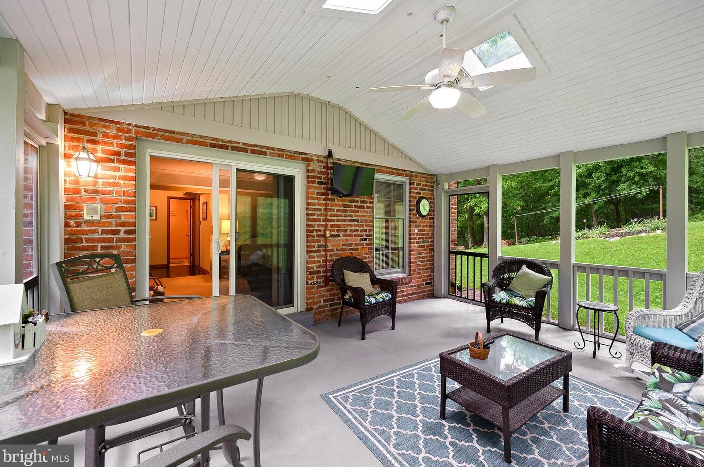 6111 Cabbage Spring Rd, Mount Airy MD  21771-8004 exterior