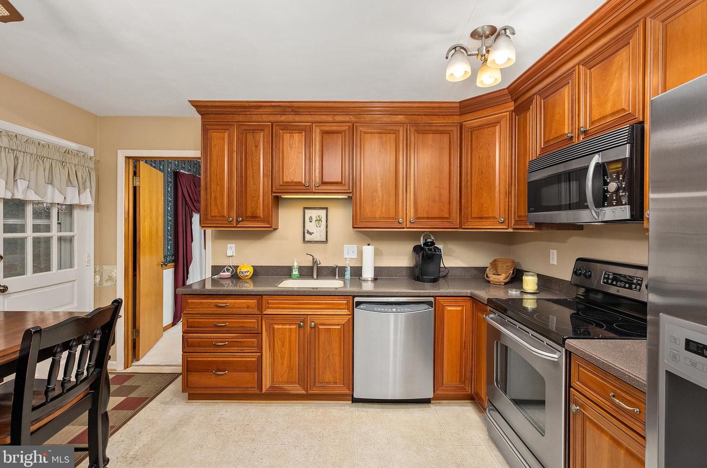 6111 Cabbage Spring Rd, Mount Airy MD  21771-8004 exterior