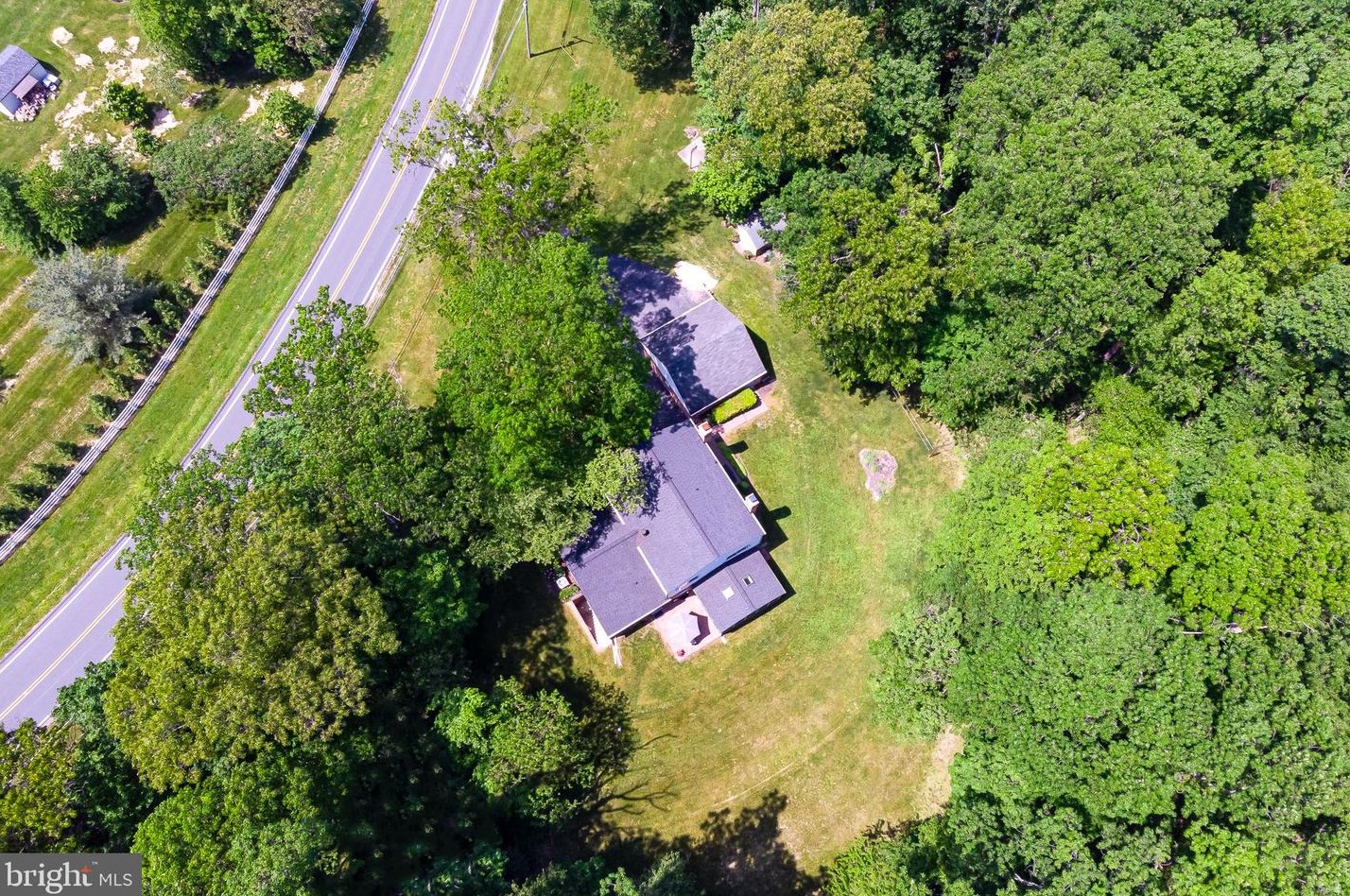 6111 Cabbage Spring Rd, Mount Airy MD  21771-8004 exterior