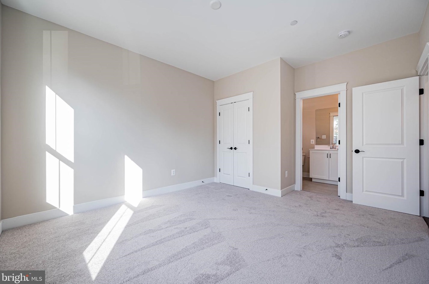 301 Park Ave, Mount Airy MD 21771-5424 exterior