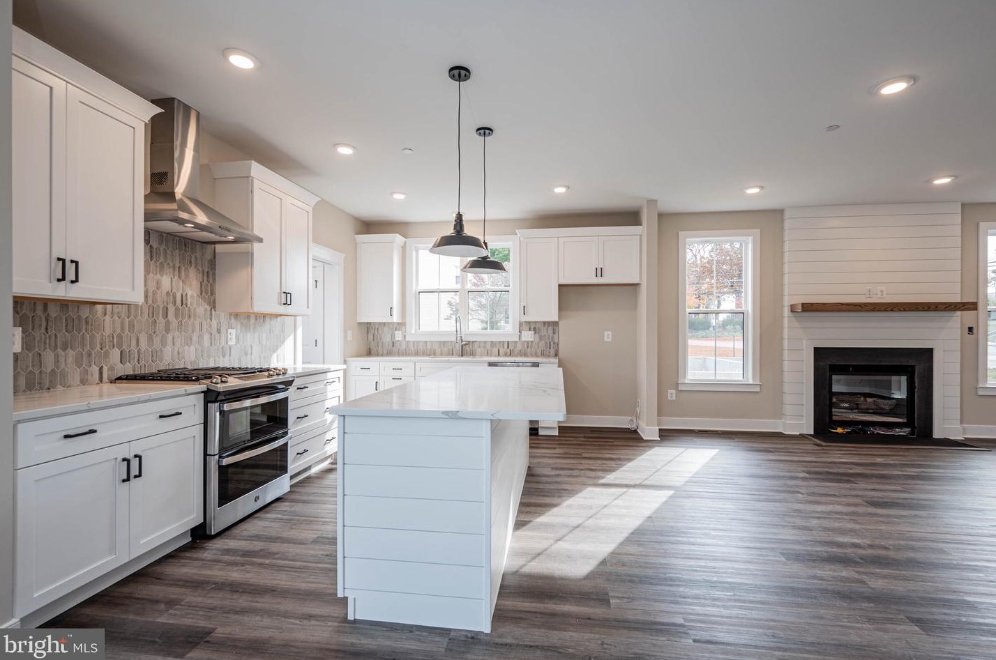 301 Park Ave, Mount Airy MD 21771-5424 exterior