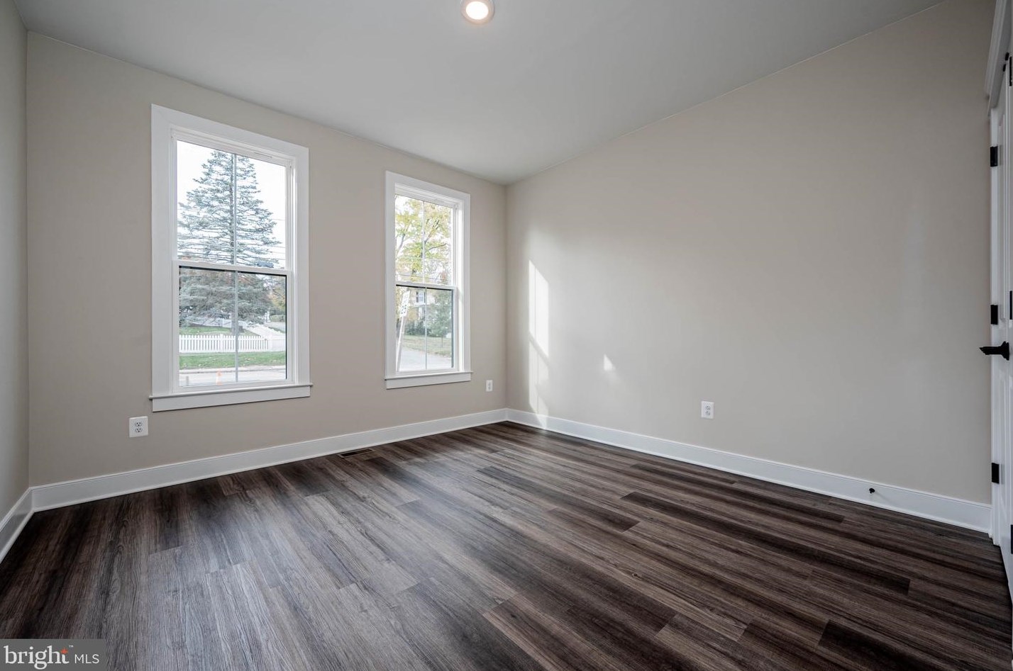 301 Park Ave, Mount Airy MD 21771-5424 exterior