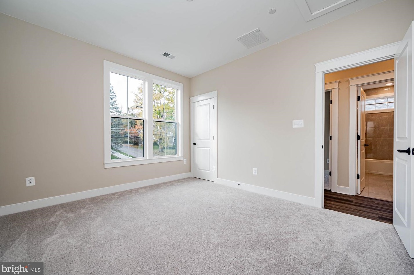 301 Park Ave, Mount Airy MD 21771-5424 exterior