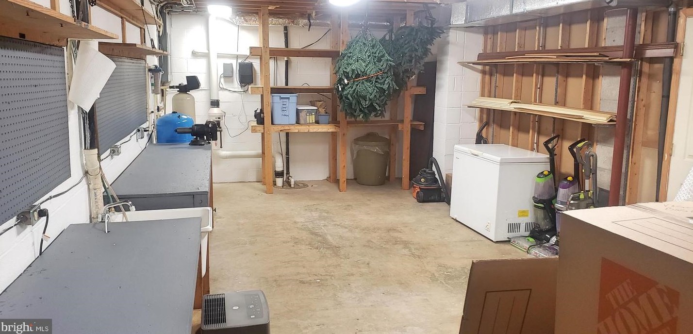 5089 Fleming Rd, Mount Airy MD 21771-8710 exterior