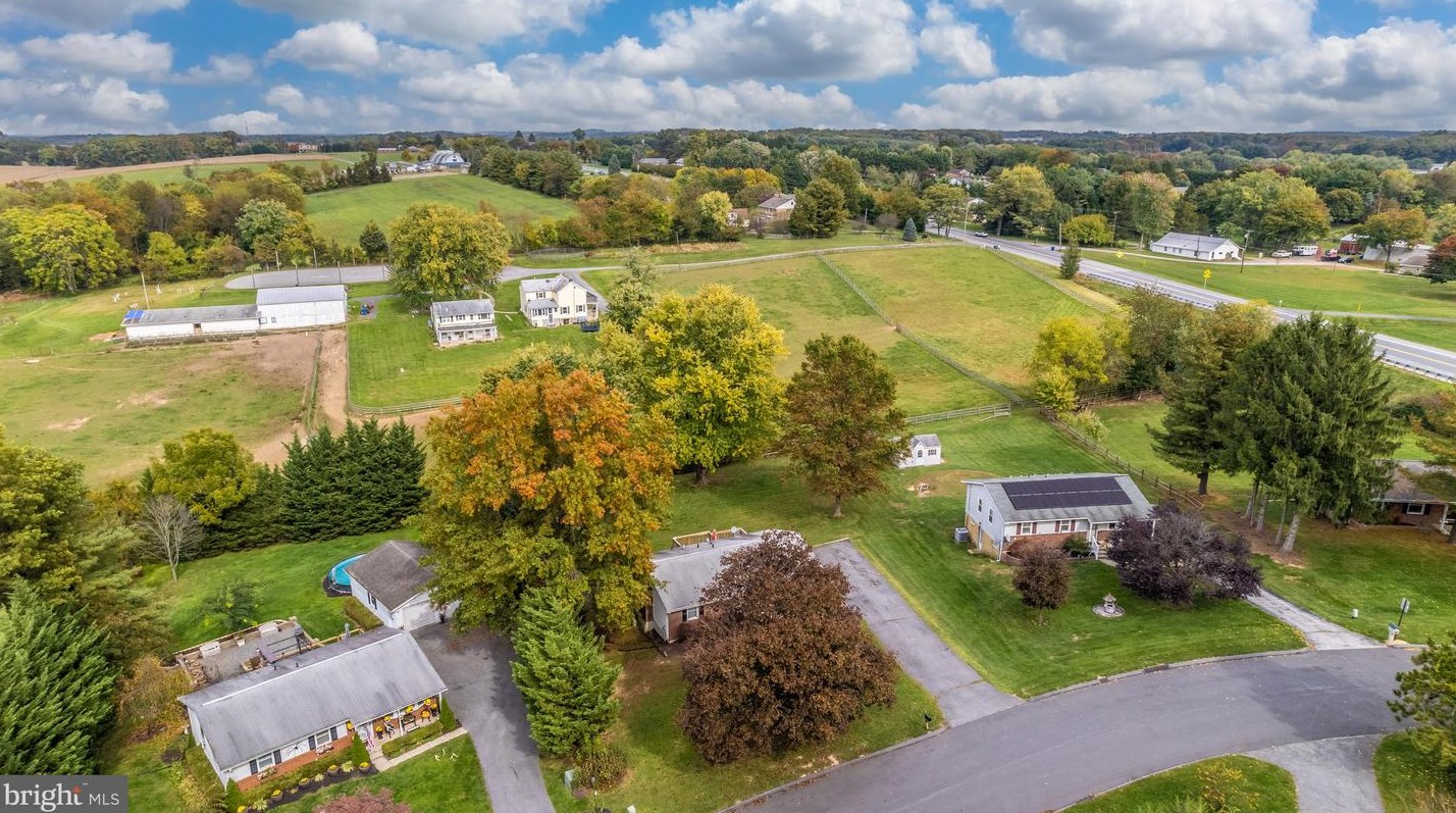 3005 Michael Rd, Mount Airy MD 21771-8922 exterior