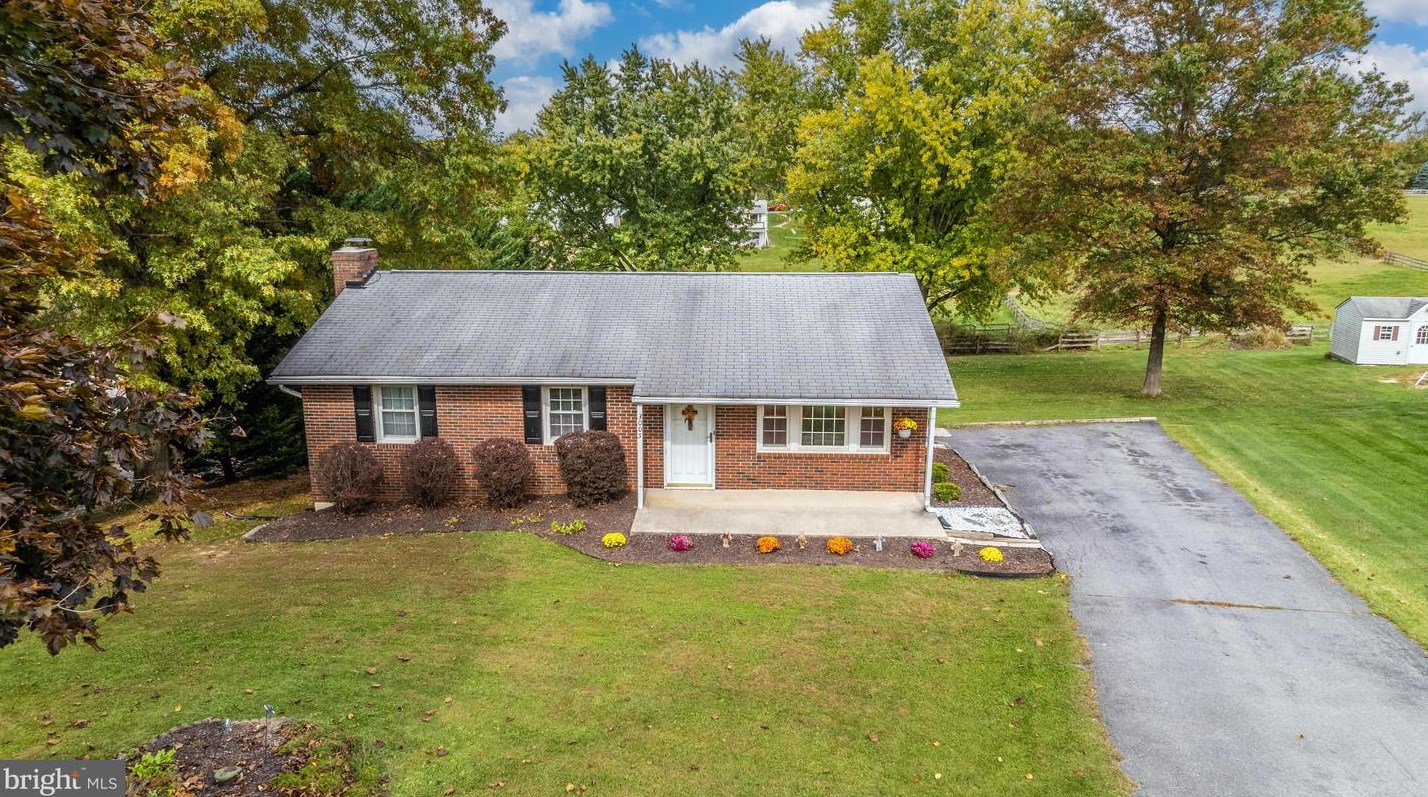 3005 Michael Rd, Mount Airy MD 21771-8922 exterior