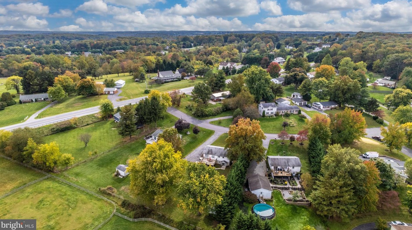 3005 Michael Rd, Mount Airy MD 21771-8922 exterior