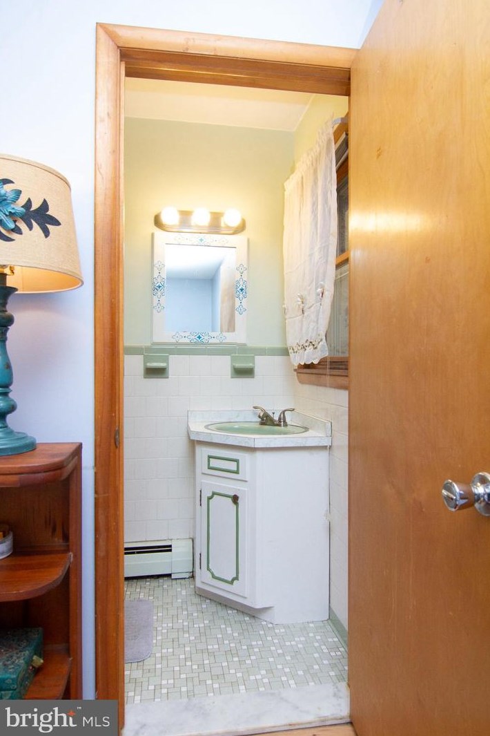 2401 Albert Rill Rd, Hampstead MD  21074-1014 exterior