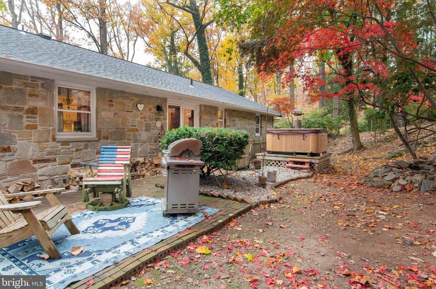 2401 Albert Rill Rd, Hampstead MD  21074-1014 exterior