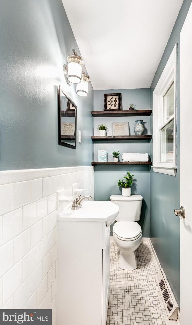 2422 Clydesdale Rd, Patapsco MD  21048-1614 exterior