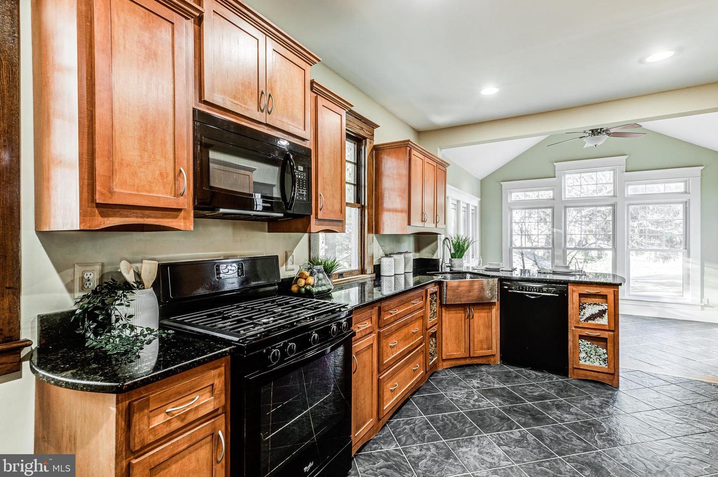 124 Main St, New Windsor MD  21776-9756 exterior