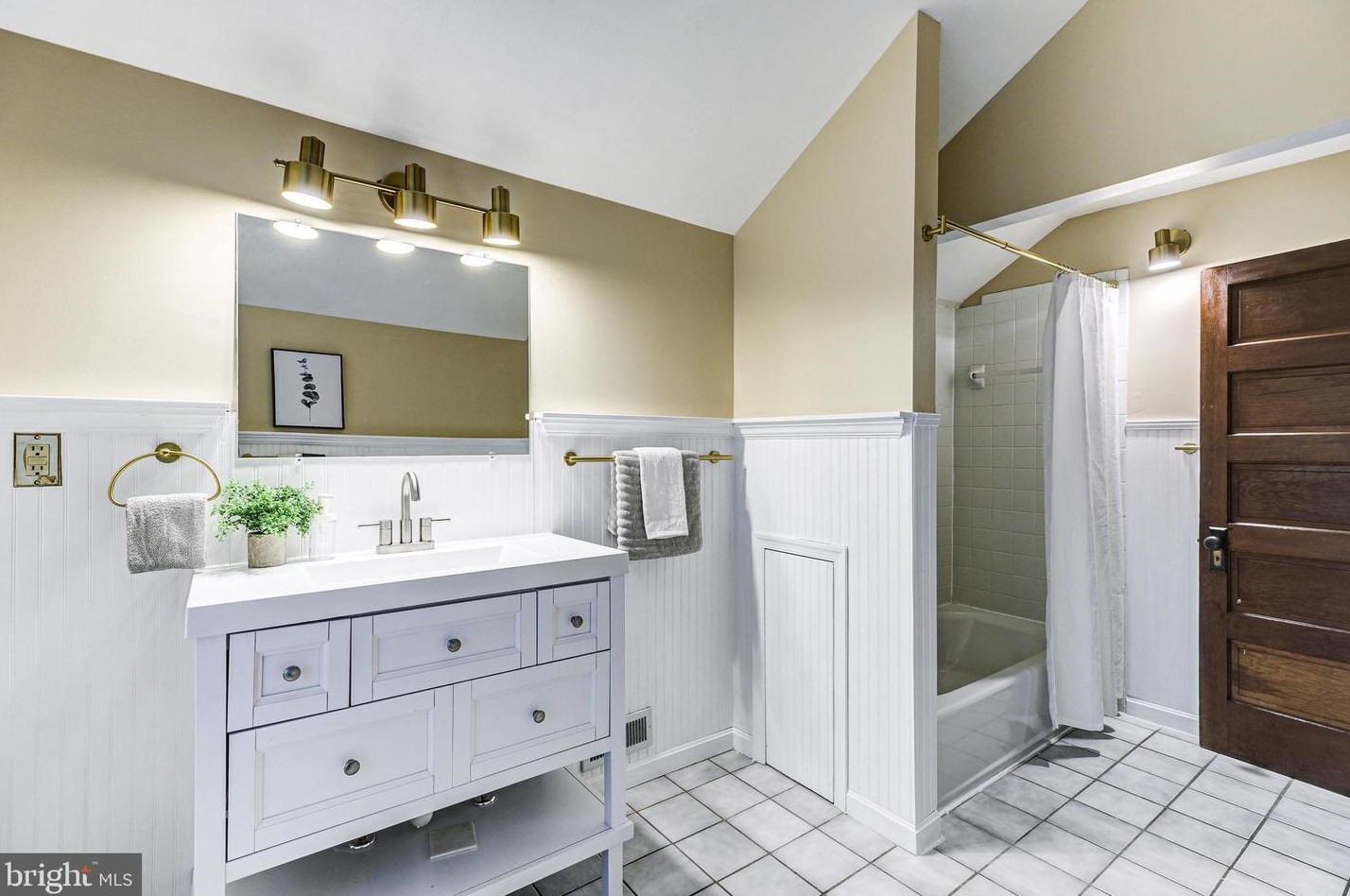 124 Main St, New Windsor MD  21776-9756 exterior