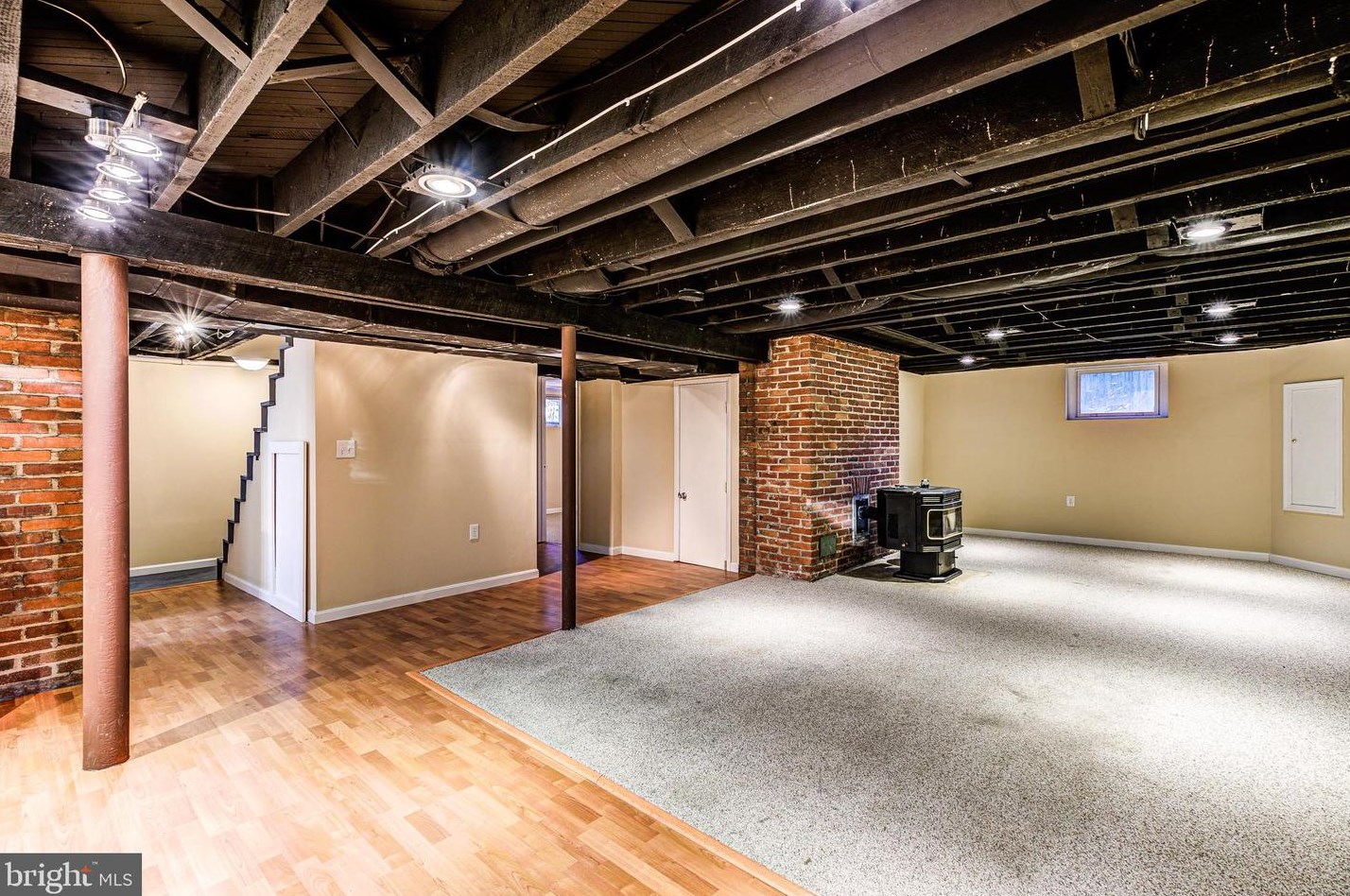 124 Main St, New Windsor MD  21776-9756 exterior