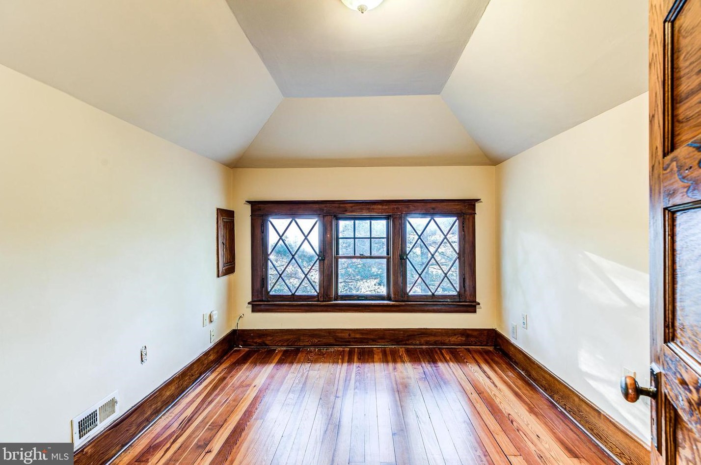 124 Main St, New Windsor MD  21776-9756 exterior