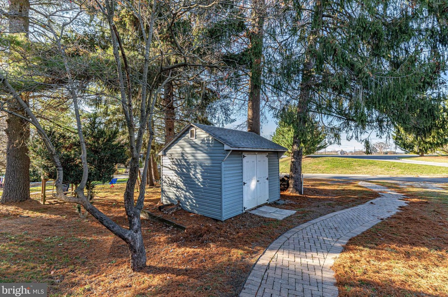 124 Main St, New Windsor MD  21776-9756 exterior