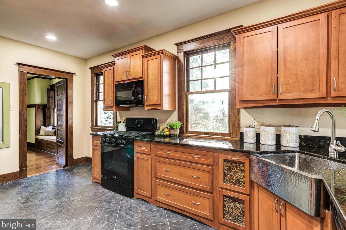 124 Main St, New Windsor MD  21776-9756 exterior