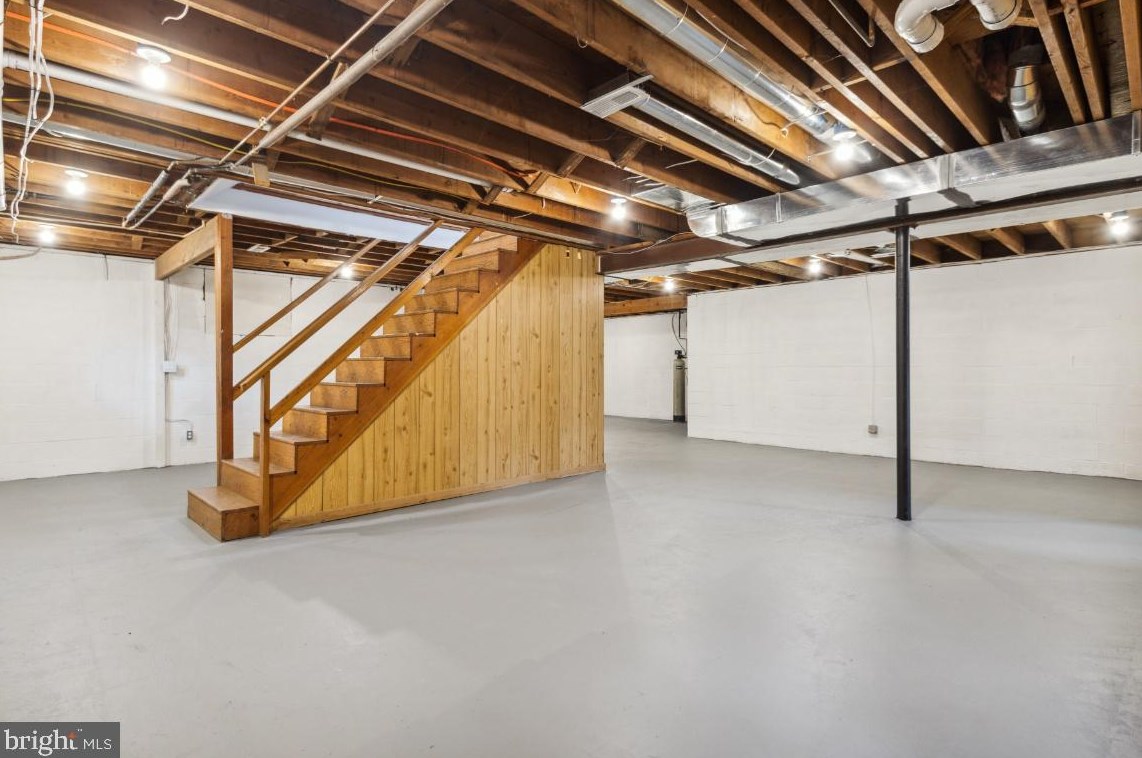 2124 Woodview Rd, Patapsco MD  21048-1118 exterior