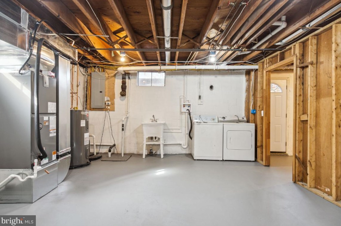 2124 Woodview Rd, Patapsco MD  21048-1118 exterior