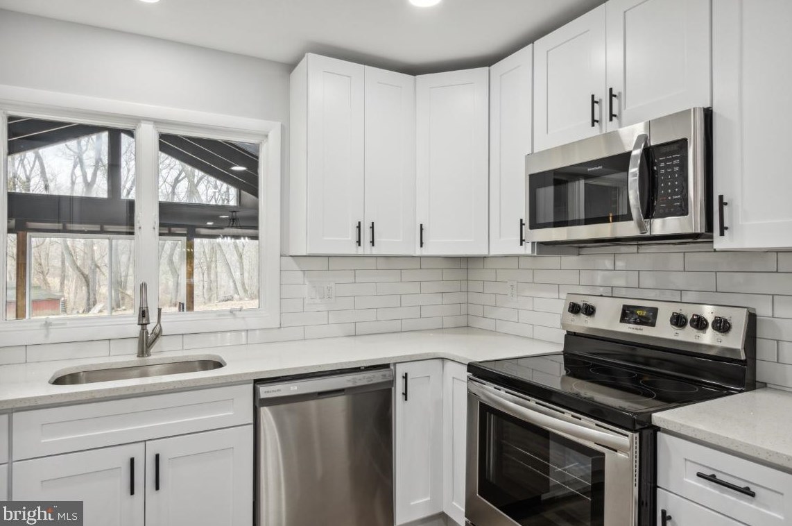 2124 Woodview Rd, Patapsco MD  21048-1118 exterior