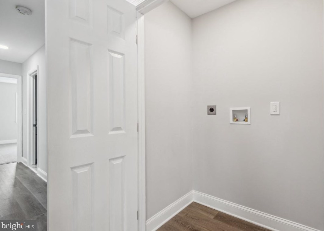 2124 Woodview Rd, Patapsco MD  21048-1118 exterior