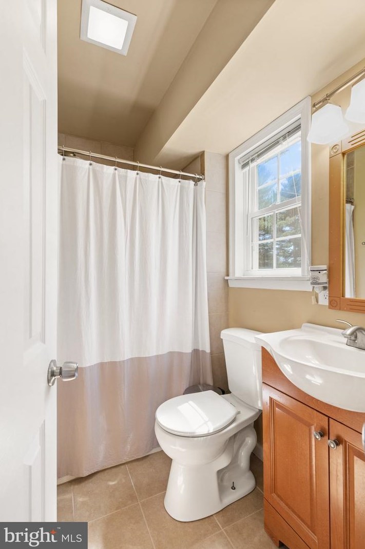 2446 Braddock Rd, Mount Airy MD  21771-8802 exterior