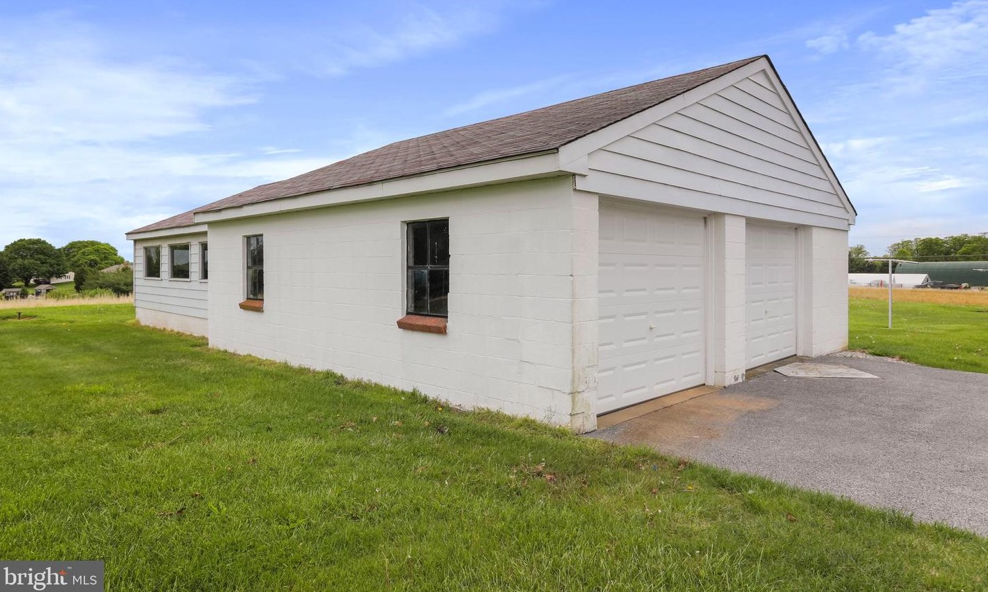 2632 Braddock Rd, Mount Airy MD  21771-8914 exterior