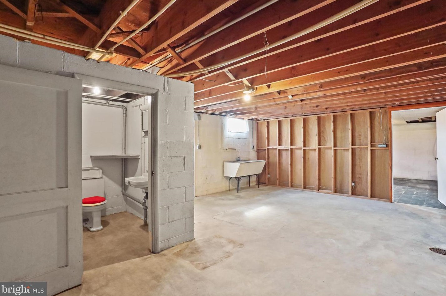 2632 Braddock Rd, Mount Airy MD  21771-8914 exterior