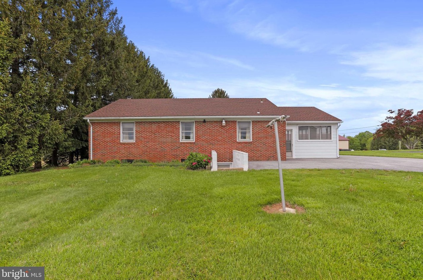 2632 Braddock Rd, Mount Airy MD  21771-8914 exterior