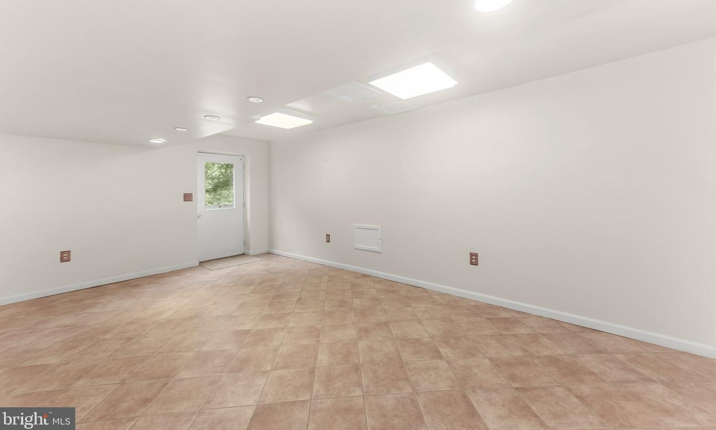 7241 Glenridge Dr, Mount Airy MD  21771-7242 exterior