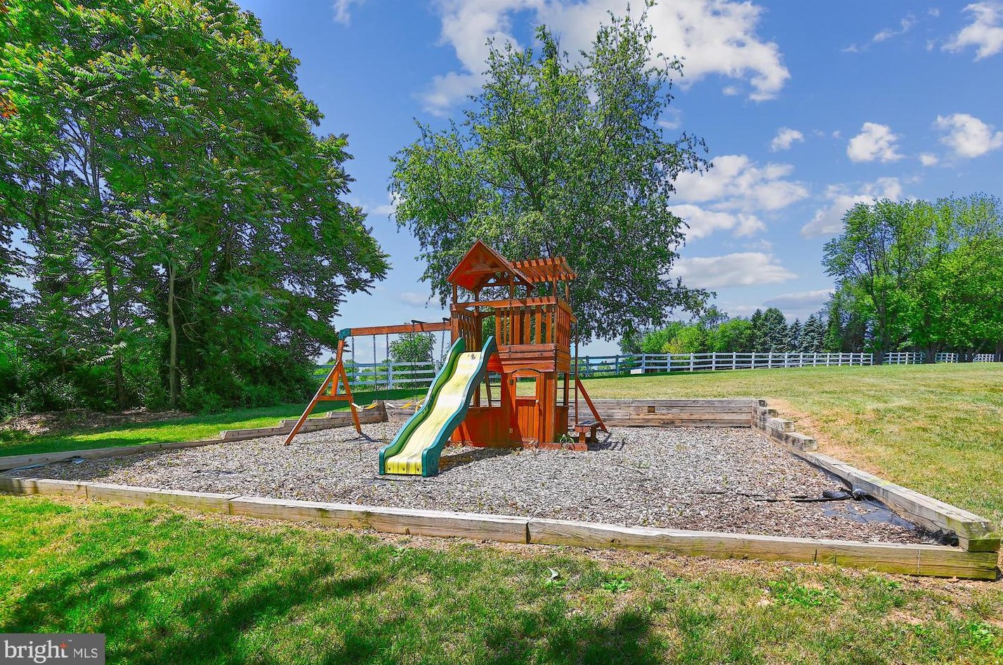 5156 Perry Rd, Mount Airy MD 21771-8828 exterior