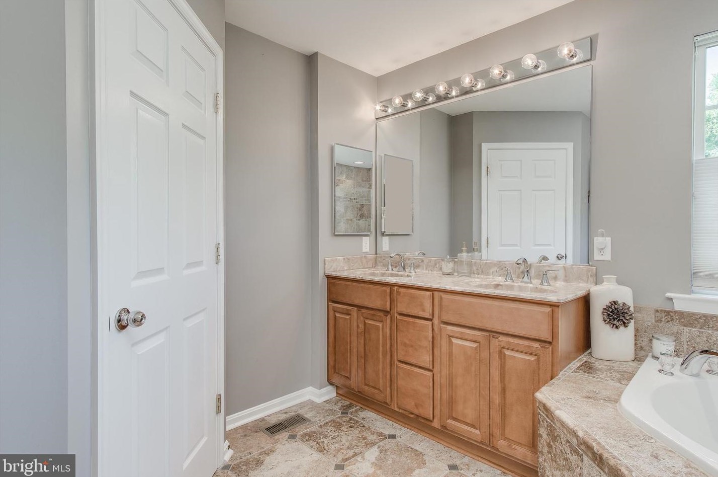 1930 Reading Ct, Mount Airy MD 21771-7754 exterior