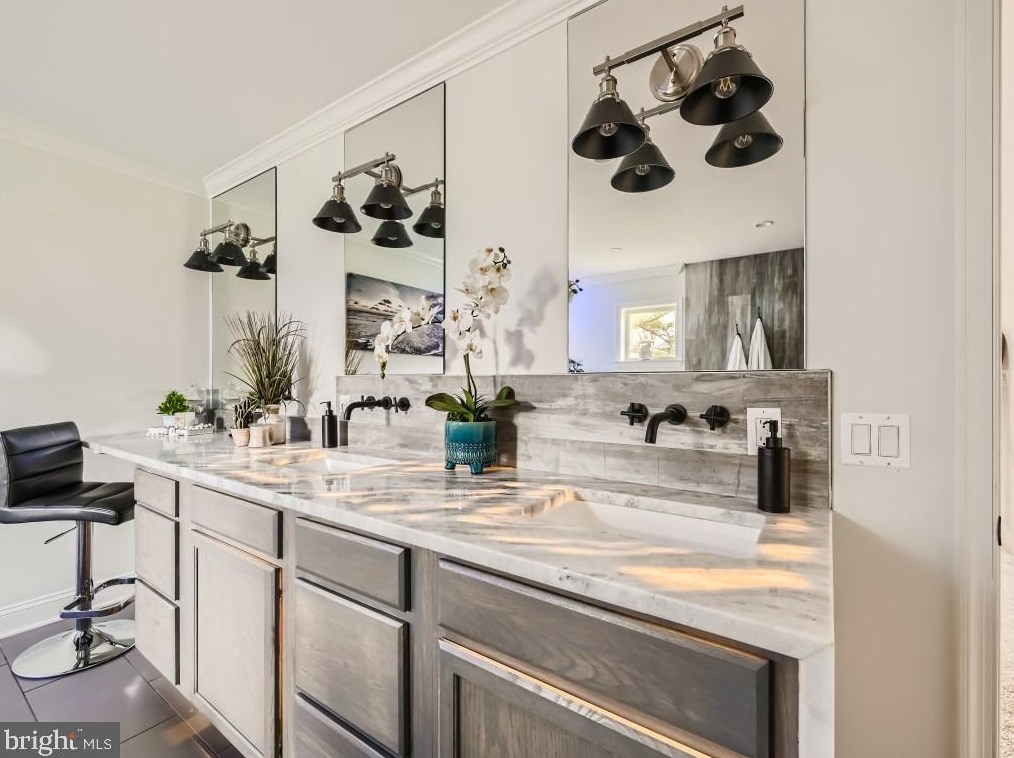 912 Lorraine Dr, Patapsco MD exterior